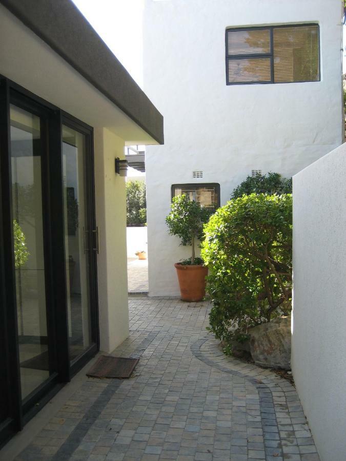 Camps Bay Cosy Accommodation كيب تاون المظهر الخارجي الصورة